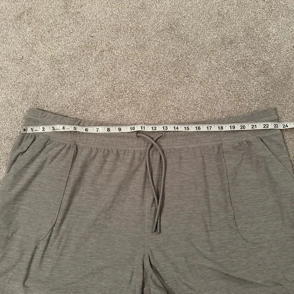 MTA Sport Gray Women's Shorts Size 3X EUC - Picture 8 of 9